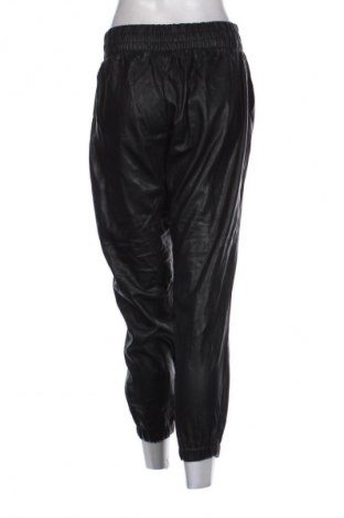 Дамски панталон Bershka, Размер M, Цвят Черен, Цена 16,99 лв.