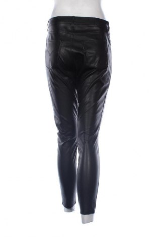 Damskie spodnie Levi's, Rozmiar M, Kolor Czarny, Cena 143,00 zł