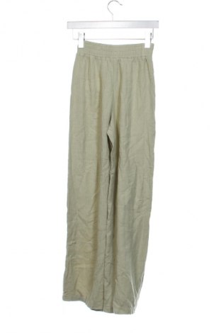 Damskie spodnie Pull&Bear, Rozmiar XS, Kolor Zielony, Cena 66,67 zł
