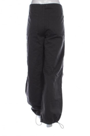 Damskie spodnie Stradivarius, Rozmiar L, Kolor Szary, Cena 105,75 zł