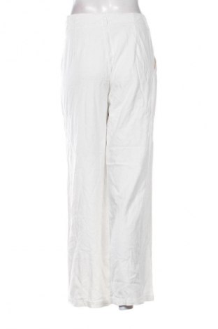 Γυναικείο παντελόνι Stradivarius, Μέγεθος M, Χρώμα Λευκό, Τιμή 14,77 €