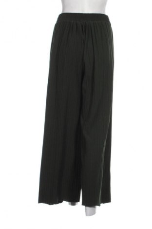 Дамски панталон Unbranded, Размер M, Цвят Зелен, Цена 29,00 лв.