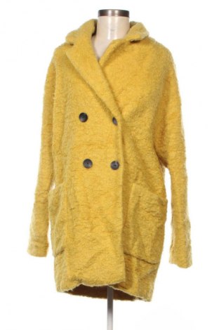 Дамско палто Bershka, Размер M, Цвят Жълт, Цена 53,99 лв.