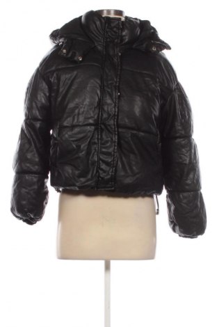 Дамско яке Bershka, Размер S, Цвят Черен, Цена 58,00 лв.