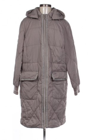 Γυναικείο μπουφάν NYLAH by Franzi Knuppe, Μέγεθος XL, Χρώμα Γκρί, Τιμή 73,99 €