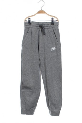 Kinder Sporthose Nike, Größe 7-8y/ 128-134 cm, Farbe Grau, Preis € 17,39