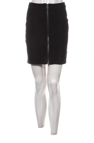 Кожена пола VILA, Размер S, Цвят Черен, Цена 89,93 лв.