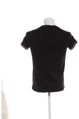 Pánské tričko  Bershka, Velikost S, Barva Černá, Cena  169,00 Kč