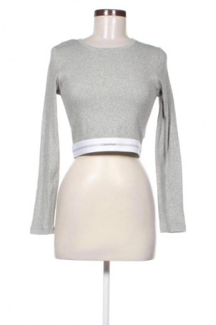 Пижама Calvin Klein, Размер S, Цвят Сив, Цена 43,45 €