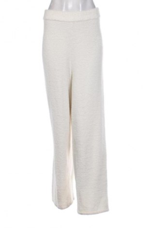 Piżama
 Calvin Klein, Rozmiar M, Kolor Beżowy, Cena 196,99 zł