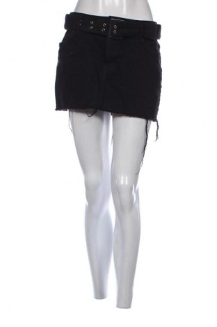 Пола Bershka, Размер M, Цвят Черен, Цена 12,99 лв.