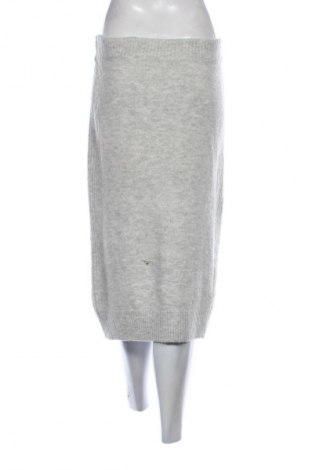 Пола C&A, Размер M, Цвят Сив, Цена 22,99 лв.