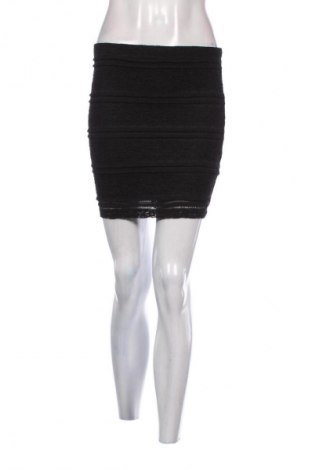 Пола Forever 21, Размер S, Цвят Черен, Цена 20,14 лв.