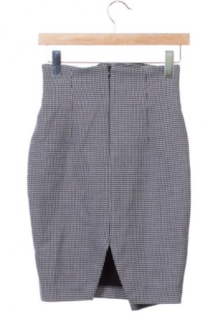 Пола H&M, Размер XS, Цвят Многоцветен, Цена 19,55 лв.