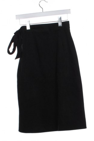 Пола Reserved, Размер XS, Цвят Черен, Цена 23,18 лв.