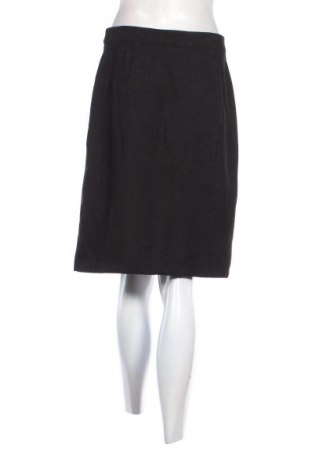 Пола SHEIN, Размер M, Цвят Черен, Цена 15,99 лв.