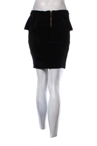 Пола Stradivarius, Размер M, Цвят Черен, Цена 31,99 лв.