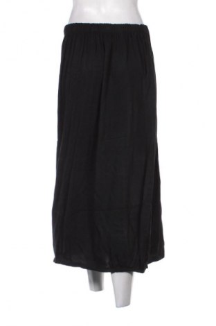 Пола Unbranded, Размер M, Цвят Черен, Цена 23,06 лв.