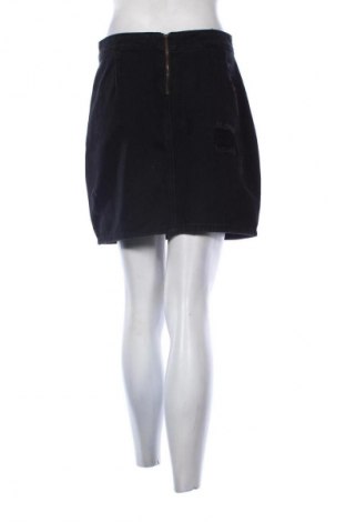 Пола Unbranded, Размер M, Цвят Черен, Цена 18,99 лв.