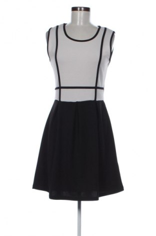 Рокля Apanage, Размер M, Цвят Многоцветен, Цена 37,99 лв.