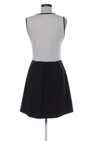 Рокля Apanage, Размер M, Цвят Многоцветен, Цена 37,99 лв.