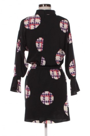 Sukienka Armani Exchange, Rozmiar S, Kolor Kolorowy, Cena 471,28 zł