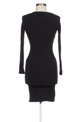 Šaty  Bershka, Veľkosť M, Farba Čierna, Cena  14,83 €