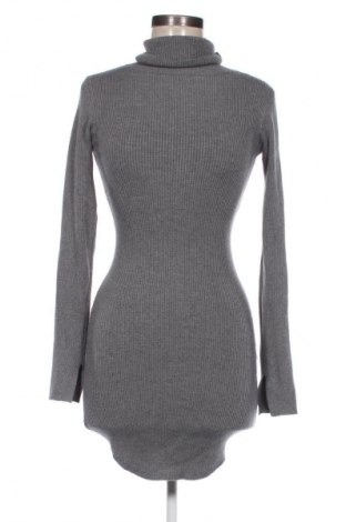 Šaty  Bershka, Velikost XS, Barva Šedá, Cena  366,00 Kč