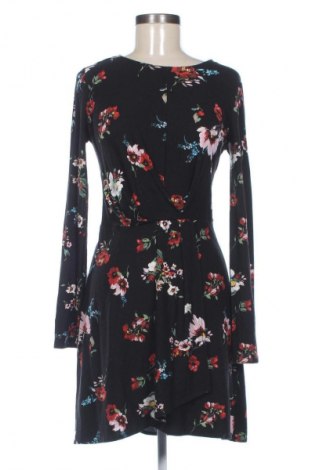 Рокля Bershka, Размер M, Цвят Многоцветен, Цена 19,99 лв.