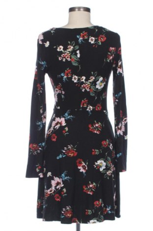 Рокля Bershka, Размер M, Цвят Многоцветен, Цена 19,99 лв.