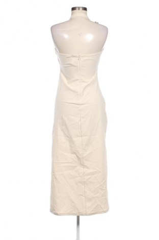 Рокля Bershka, Размер M, Цвят Бежов, Цена 29,00 лв.