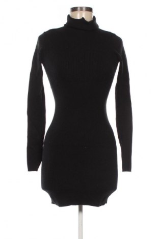Ruha Bershka, Méret M, Szín Fekete, Ár 4 609 Ft