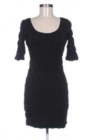 Рокля Bershka, Размер L, Цвят Черен, Цена 28,88 лв.