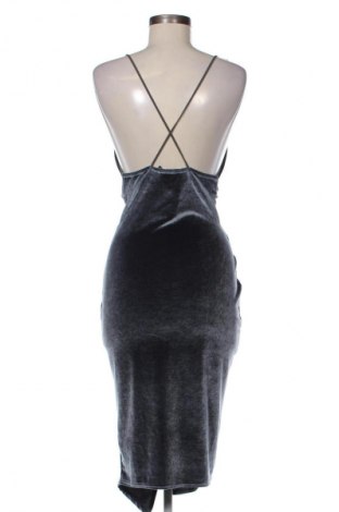 Рокля Boohoo, Размер S, Цвят Сив, Цена 30,98 лв.