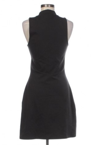 Рокля Calvin Klein Jeans, Размер L, Цвят Черен, Цена 157,99 лв.