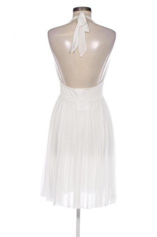 Ruha Carolina, Méret M, Szín Fehér, Ár 16 400 Ft