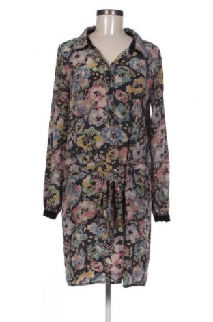 Рокля Essentiel Antwerp, Размер M, Цвят Многоцветен, Цена 130,07 лв.