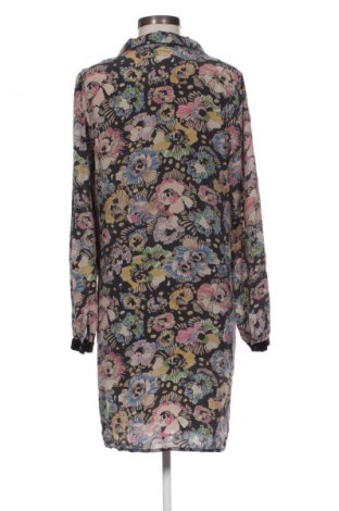 Рокля Essentiel Antwerp, Размер M, Цвят Многоцветен, Цена 130,07 лв.