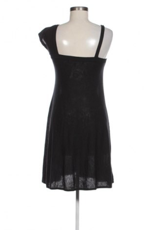 Рокля French Connection, Размер M, Цвят Черен, Цена 69,86 лв.