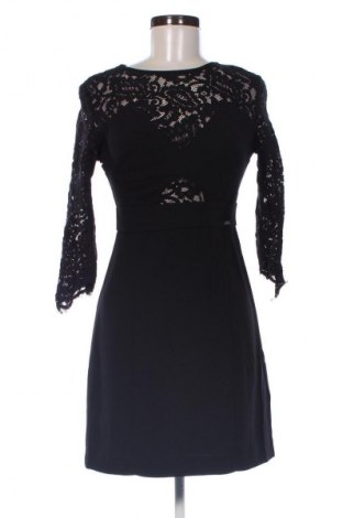 Рокля Guess, Размер S, Цвят Черен, Цена 63,99 лв.