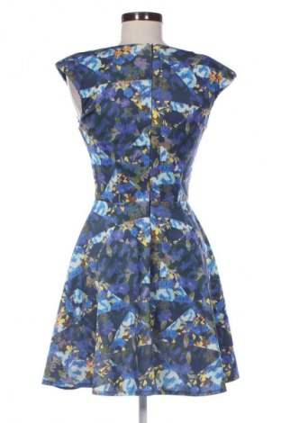 Φόρεμα Guess, Μέγεθος M, Χρώμα Πολύχρωμο, Τιμή 49,18 €