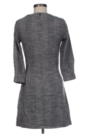 Рокля H&M, Размер S, Цвят Многоцветен, Цена 17,99 лв.