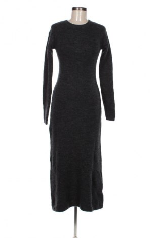 Рокля H&M, Размер S, Цвят Сив, Цена 27,99 лв.