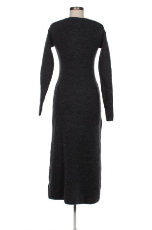 Рокля H&M, Размер S, Цвят Сив, Цена 27,99 лв.