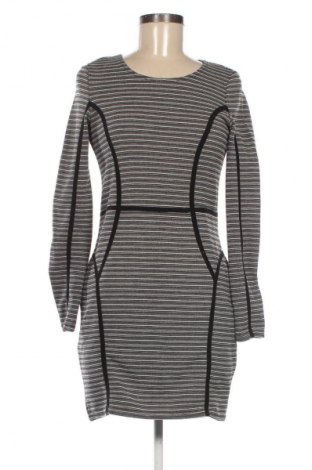 Рокля H&M Divided, Размер M, Цвят Многоцветен, Цена 19,99 лв.