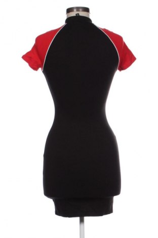 Рокля H&M Divided, Размер XS, Цвят Черен, Цена 29,33 лв.