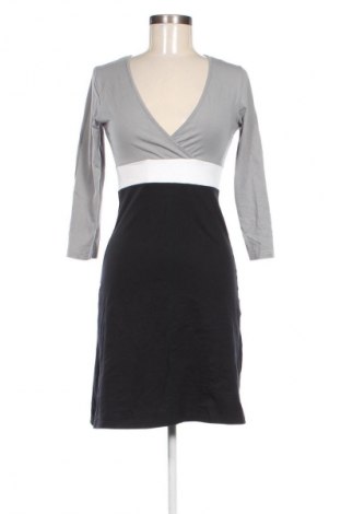 Рокля Hema, Размер S, Цвят Многоцветен, Цена 28,88 лв.