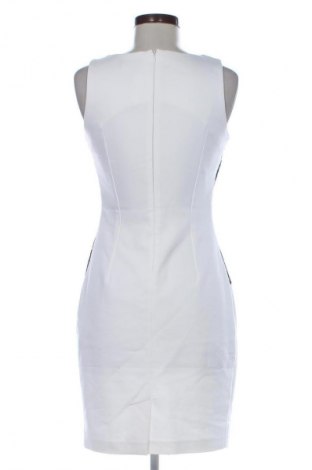 Kleid Mohito, Größe M, Farbe Weiß, Preis 9,99 €