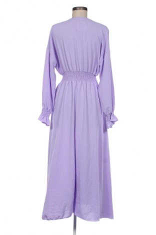 Kleid NEW COLLECTION, Größe M, Farbe Lila, Preis 24,48 €