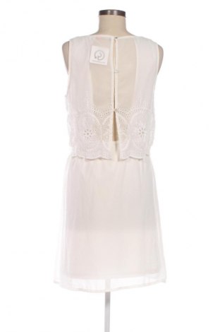 Рокля ONLY, Размер M, Цвят Бял, Цена 21,99 лв.
